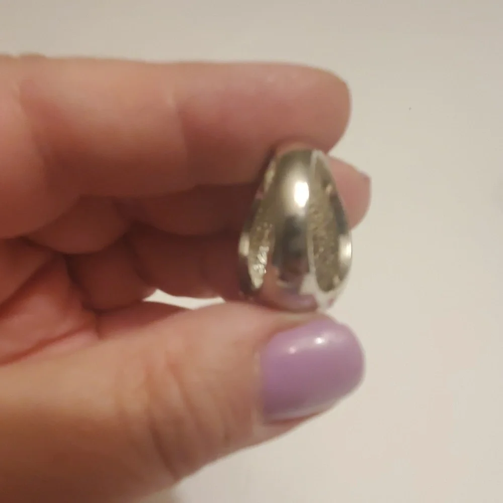 Beautiful Statement Ring - Picture 2 of 5
